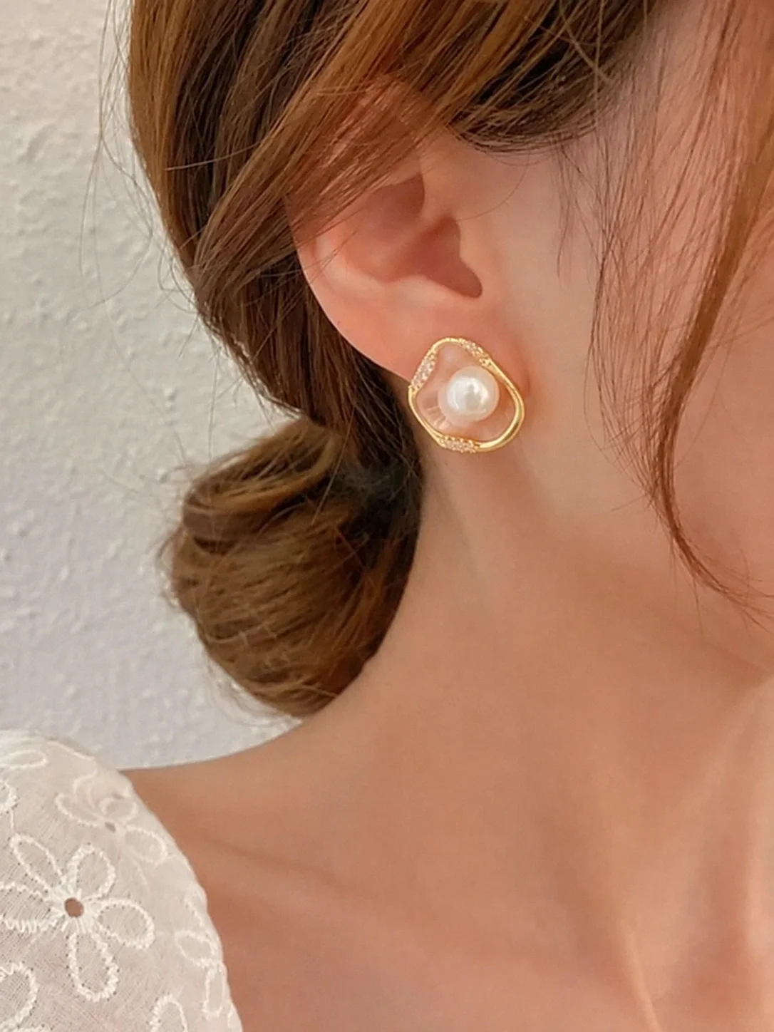 Earring — Light that moves with you
